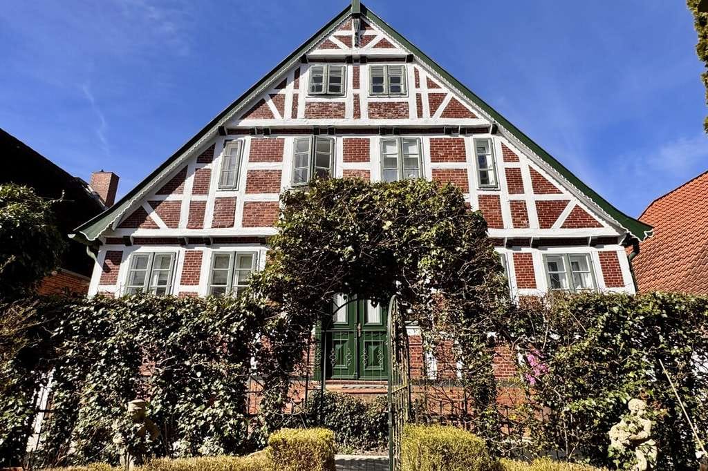 Immobilie in Jork - Historisches Fachwerkhaus im 
Herzen von Jork - Bild 1
