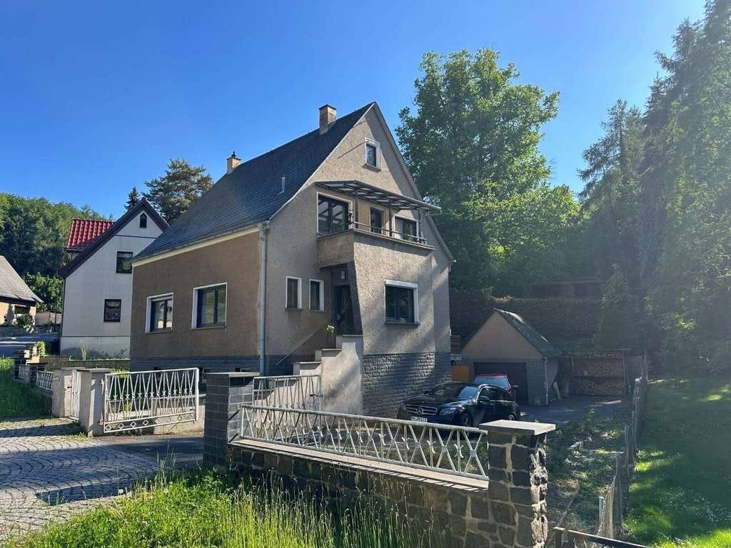 Immobilie in Unterwellenborn - Saniertes Einfamilienhaus mit zwei Garagen in guter Wohnlage - Bild 2