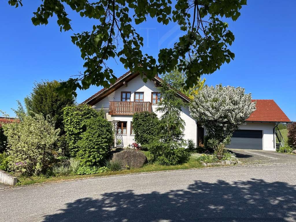 Immobilie in Neukirchen - Einfamilienhaus | 350m² | Hanglage | Balkon | Terrasse | Garten | Sauna - Bild 1