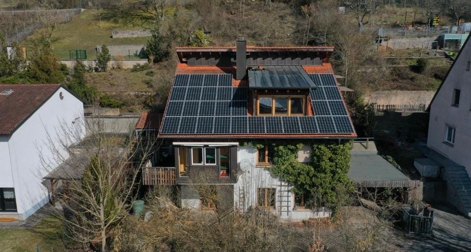Immobilie in Würzburg - Freistehendes Mehrgenerationenhaus provisionsfrei ca. 340m NutzFl - Bild 0