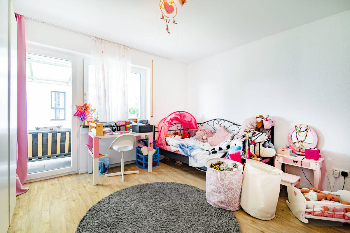 Immobilie in Neuenburg am Rhein - Saniertes Mehrfamilienhaus mit 3 Wohneinheiten in zentraler Lage - Bild 2