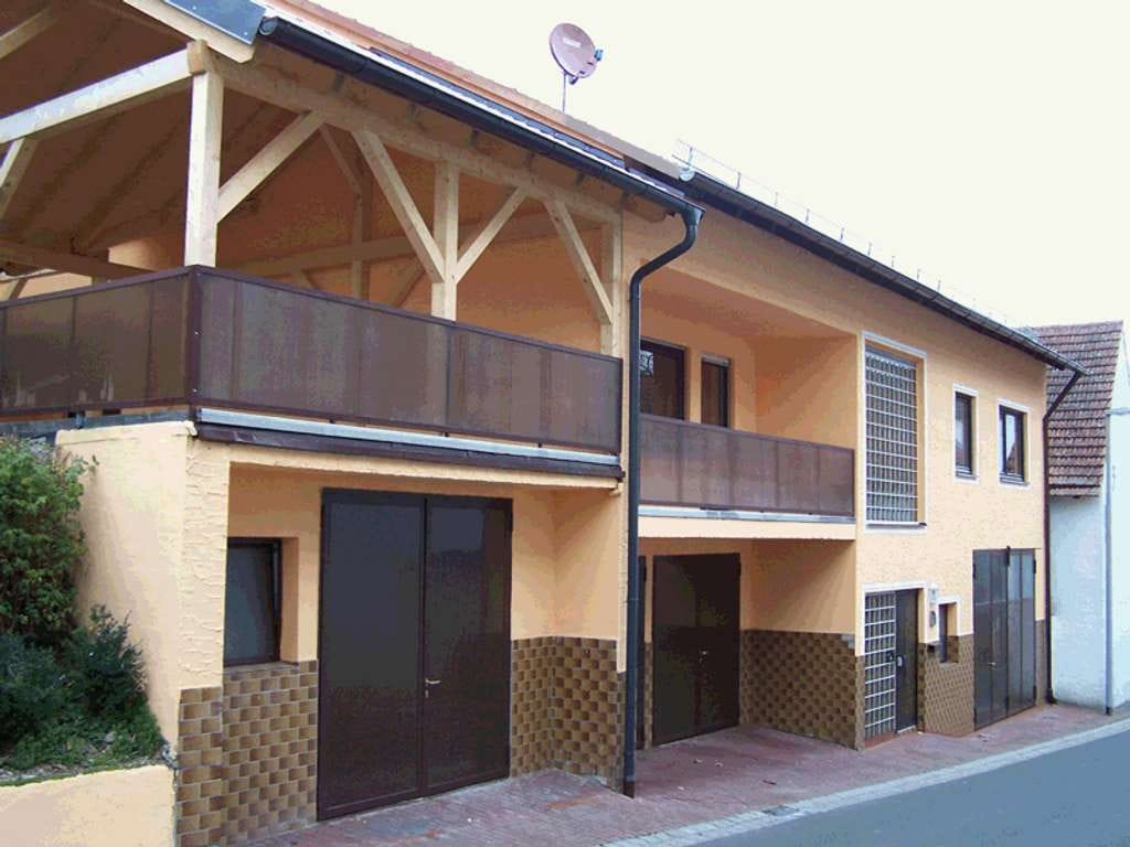 Immobilie in Eltmann - Wohnhaus mit Garten  Doppelgarage  und einer  Großer Garage,  3 Balkone ein großer Überdacht - Bild 0