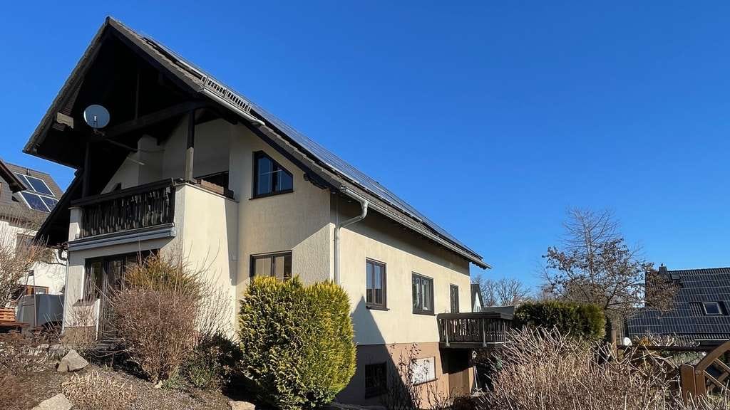 Immobilie in Mülsen - Haus mit Stil im schönen Wohngebiet - Bild 0