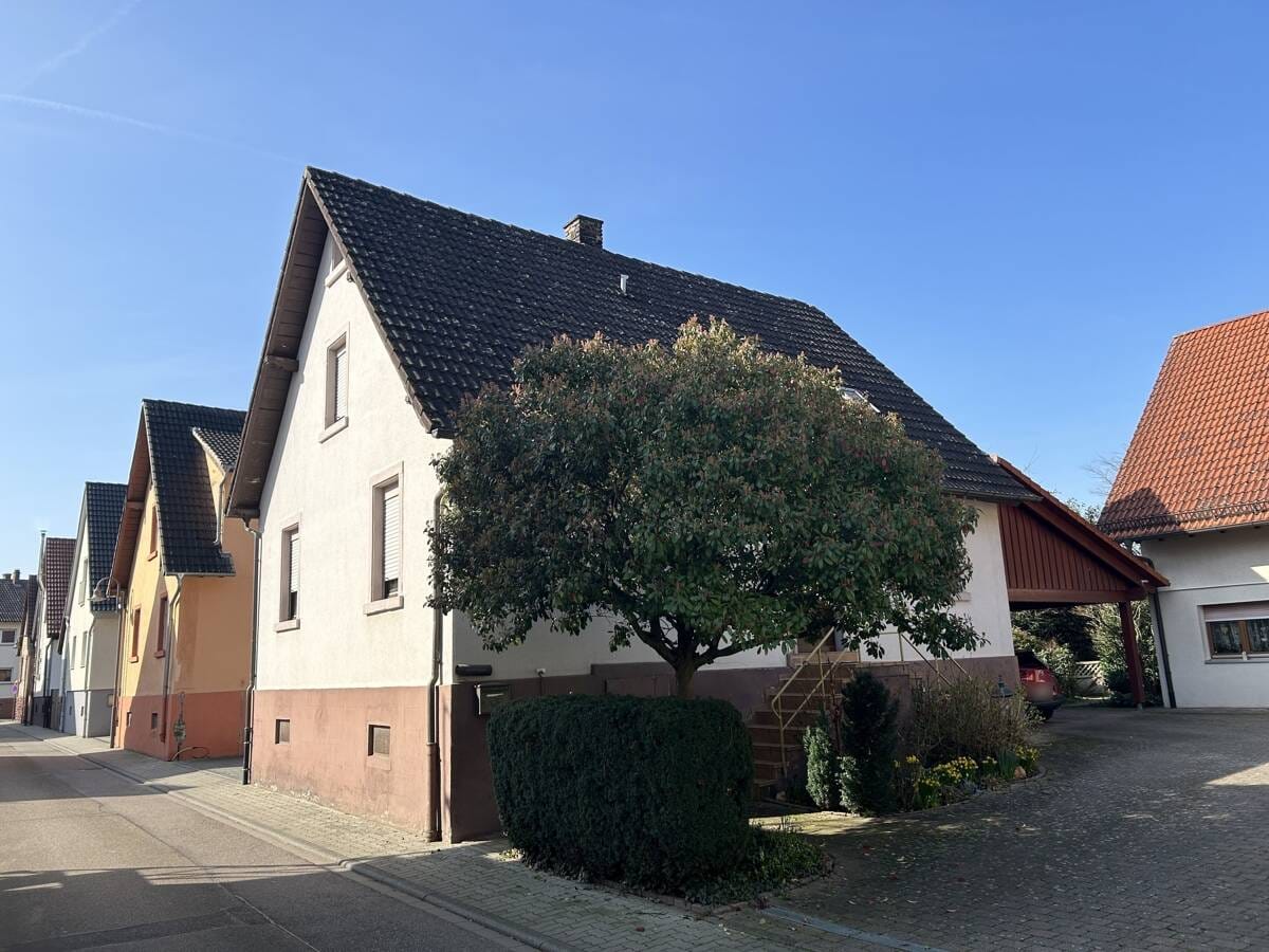 Immobilie in Stutensee - Gemütliches Einfamilienhaus mit Potential in Stutensee-Staffort - Bild 1