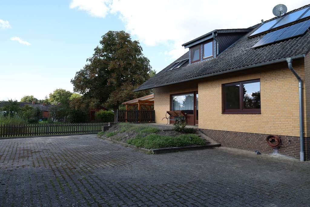 Immobilie in Gusborn - gepflegtes Einfamilienhaus mit Einliegerwohnung und Bauplatz in Gusborn - Bild 2