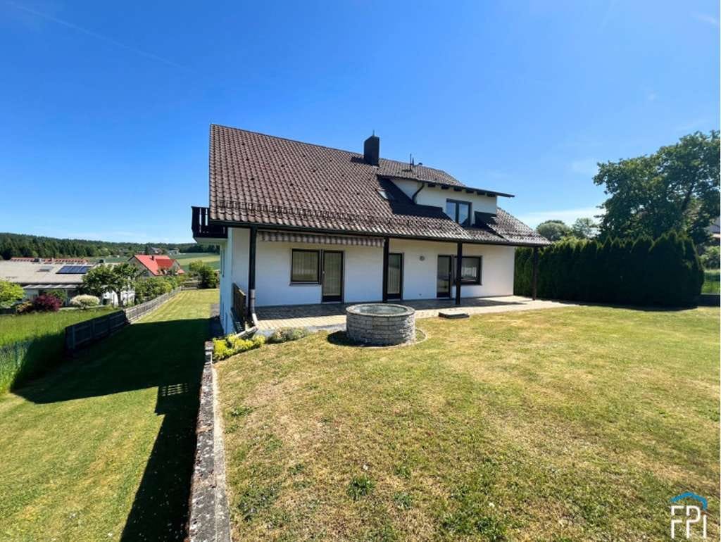 Immobilie in Ihrlerstein - Zweifamilienhaus mit großem Grundstück & zusätzlichem Bauplatz in Ihrlerstein (Mischgebiet) - Bild 1