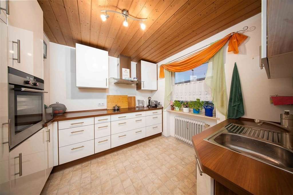 Immobilie in Germaringen - *TOP Preis-Leistungsverhältnis* Große 5-Zimmer Wohnung mit Gartenanteil - Bild 1