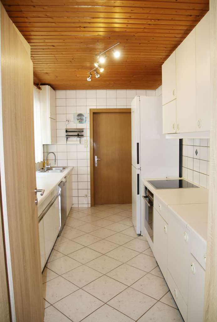 Immobilie in Westerstetten - Einfamilienhaus mit Einliegerwohnung (ca. 90 qm) und großem Grundstück in ruhiger Lage - Bild 1