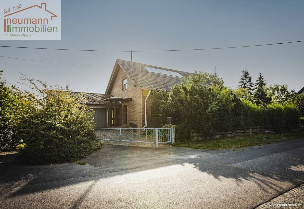 Immobilie in Breitscheid - Familienidylle am Ortsrand – Haus mit Einliegerwohnung und Ausbaupotenzial mit Traumhaftem Ausblick - Bild 1