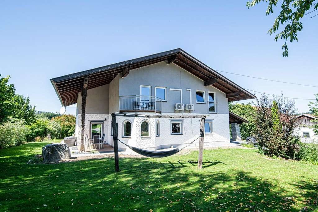 Immobilie in Arnschwang - Wohnhaus mit vielseitigen Nebengebäuden - Bild 3
