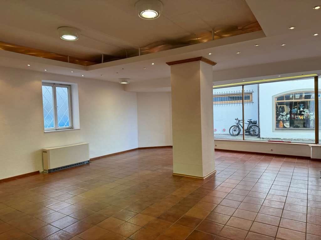Immobilie in Oberammergau - Ein Stück vom Zentrum Oberammergau´s! Individuelles Wohn und Geschäftshaus in guter Ortskernlage - Bild 1
