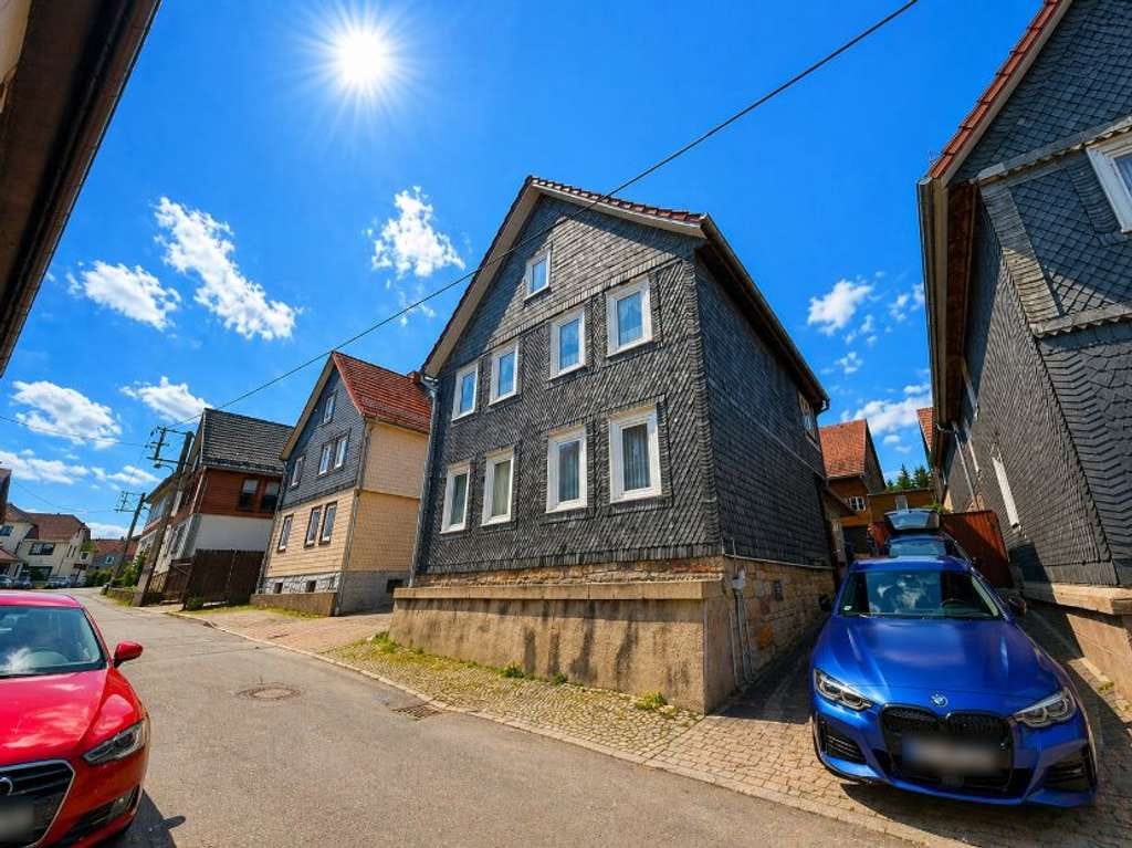 Immobilie in Geratal - Vielseitiges Einfamilienhaus mit großem Grundstück, Lagerflächen und Gästehaus in Geratal - Bild 0