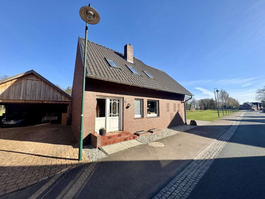 Immobilie in Lage - Gepflegtes Einfamilienhaus mit Garten und Entwicklungspotenzial

 - Bild 0