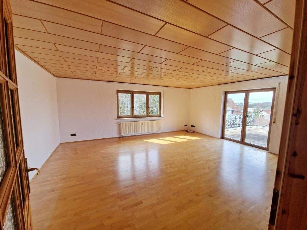 Immobilie in Schwenningen - Schönes 3-Familienhaus in Schwenningen/Heuberg - Bild 2