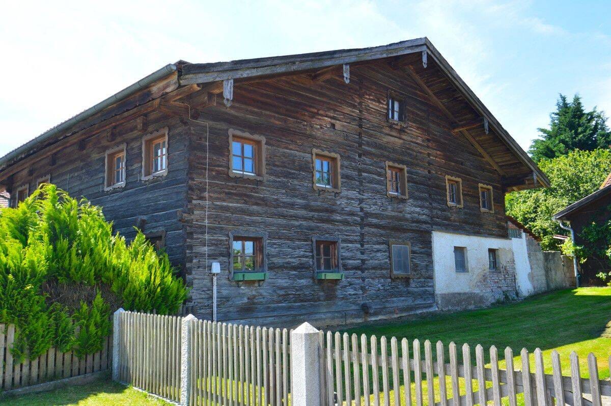 Immobilie in Pfarrkirchen - Gelegenheit! Historischer Dreiseithof in idyllischer Weilerlage am Stadtrand von Pfarrkirchen - Bild 3