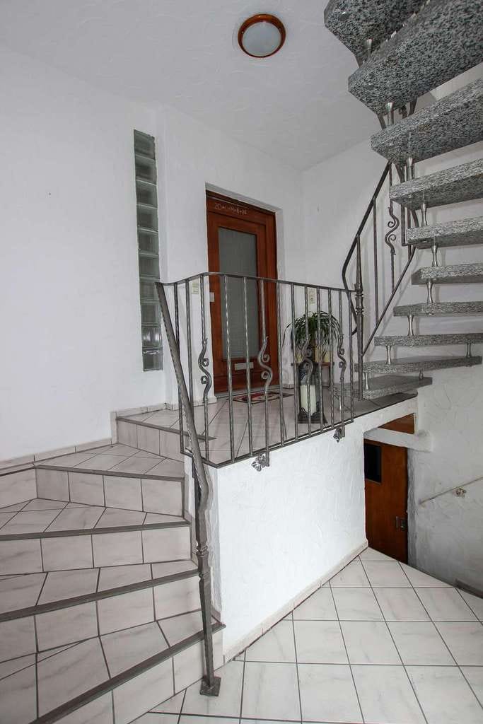 Immobilie in Winden im Elztal - Großzügiges Wohnhaus mit zwei Wohneinheiten – vielseitig nutzbar & sofort verfügbar - Bild 1