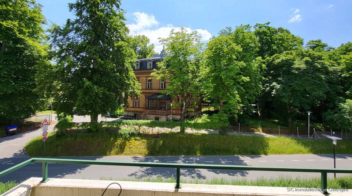 Immobilie in Traunstein - Attraktive 2-Zi.-Wohnung mit Südbalkon in Traunstein 
Nähe Wartberghöhe 
Perfekt als Kapitalanlage - Bild 0