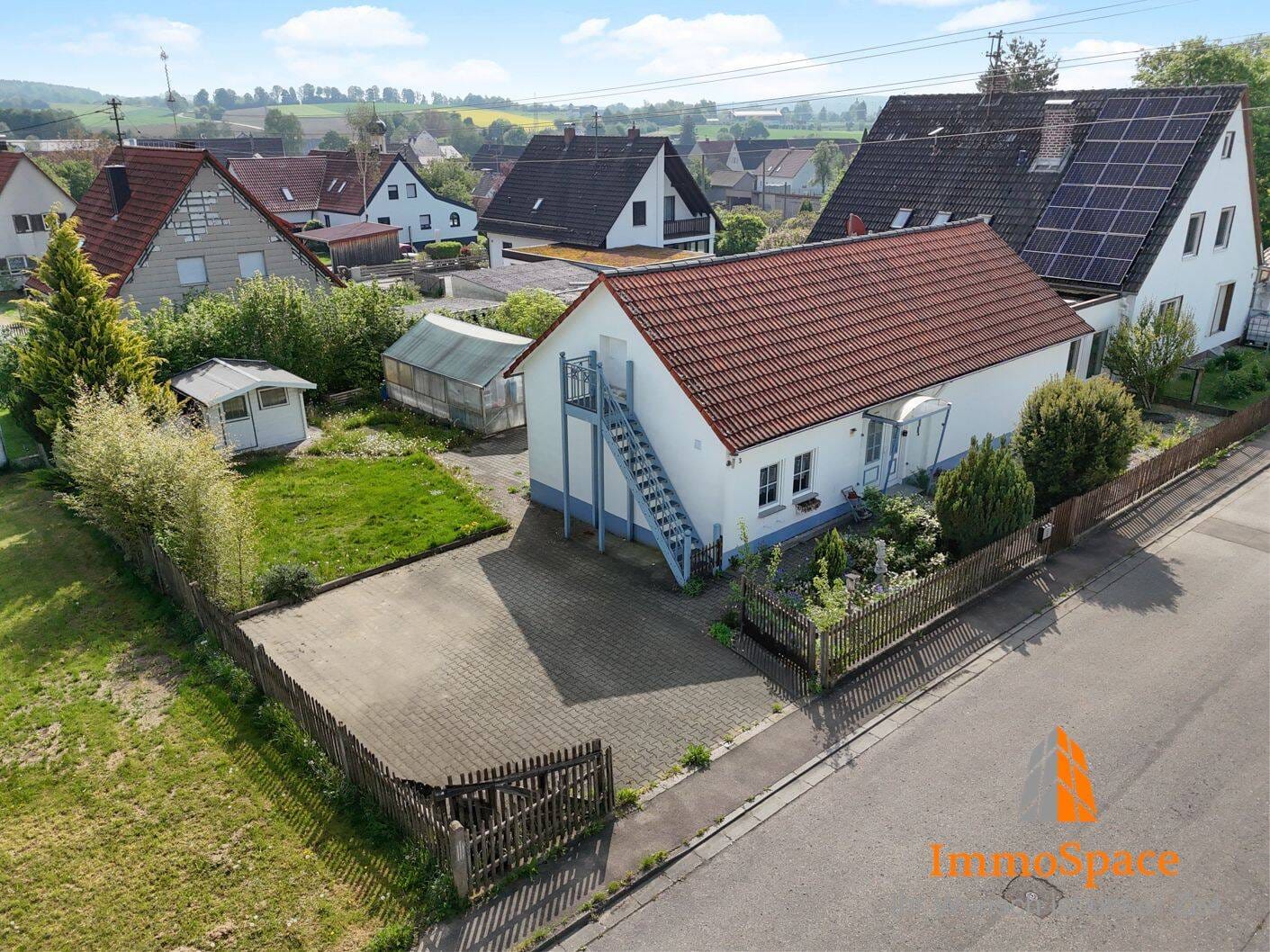 Immobilie in Horgau - **IMMOSPACE - EFH mit Garten, Teich und Wintergarten! ** - Bild 1