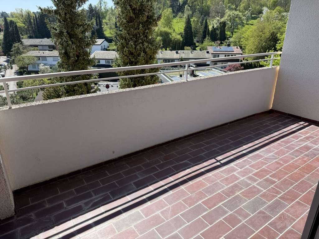 Immobilie in Leinfelden-Echterdingen - **Helle 3-Zi.-Wohnung mit Balkon - viel Potenzial zur individuellen Gestaltung** - Bild 2