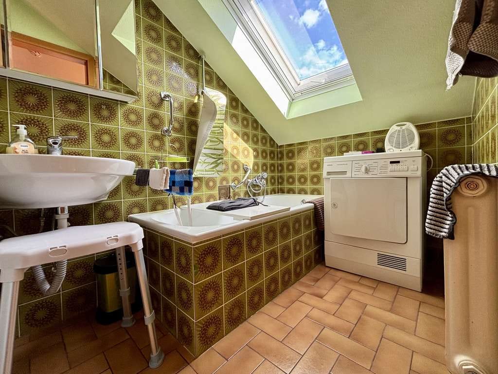 Immobilie in Geislingen - Sonnige 2-Zimmer-Dachgeschosswohnung mit gemütlichem Flair und Weitblick auf Geislingen - Bild 4