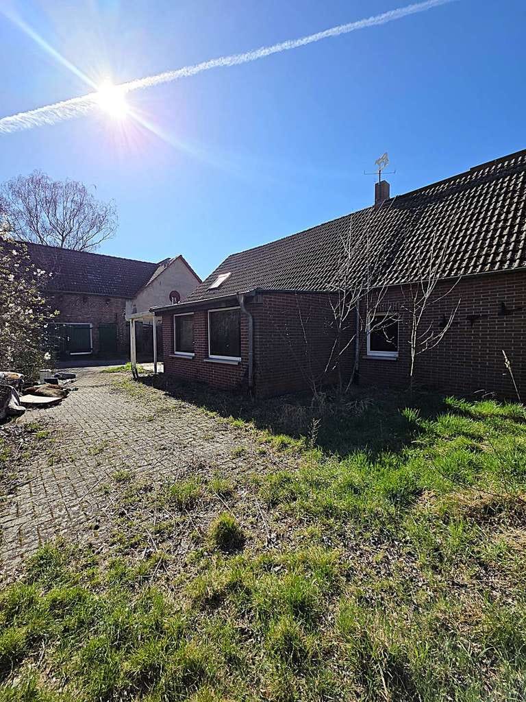 Immobilie in Bad Freienwalde (Oder) - Großzügiges Anwesen im Oderbruch – Einfamilienhaus mit Nebengelass und 4.182 m² Grundstück - Bild 1