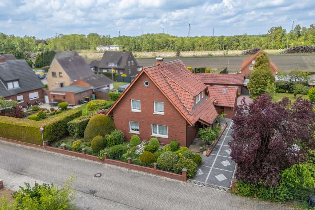 Immobilie in Bramsche - Familienhaus mit 5 Schlafzimmern 
& großem Garagenhof - Bild 2