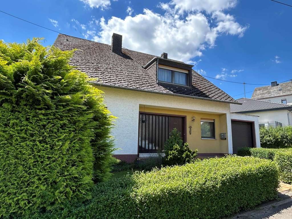 Immobilie in Herl - Großzügiges Einfamilienhaus auf ca. 2.160 m² Grundstück mit Entwicklungspotenzial in Herl - Bild 2