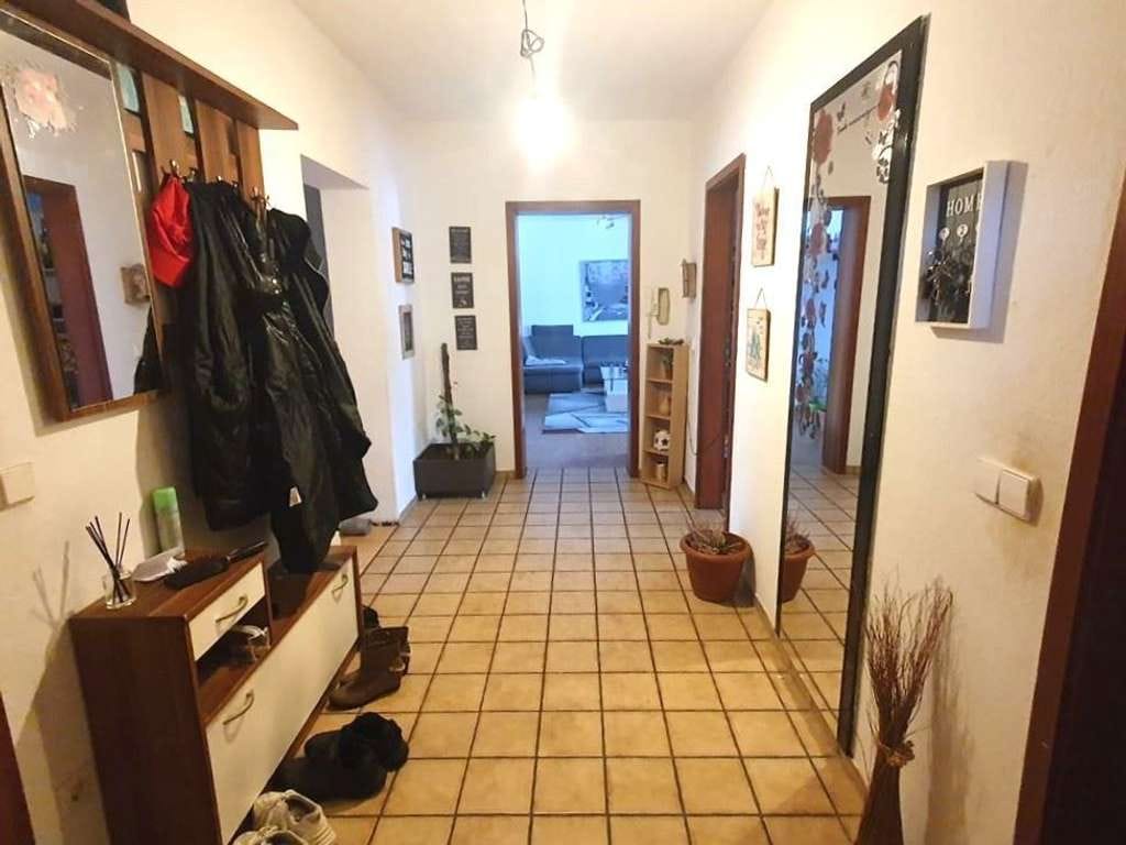 Immobilie in Rheinstetten - Großzügige Eigentumswohnung in gepflegtem 4-Parteienhaus mit 120 m² Wohnkomfort - Bild 2