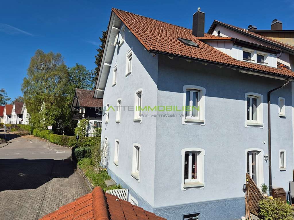Immobilie in Wangen im Allgäu - Wohnen mit Charakter: Charmantes Zweifamilienhaus mit Gartenidylle in Wangen im Allgäu - Bild 2