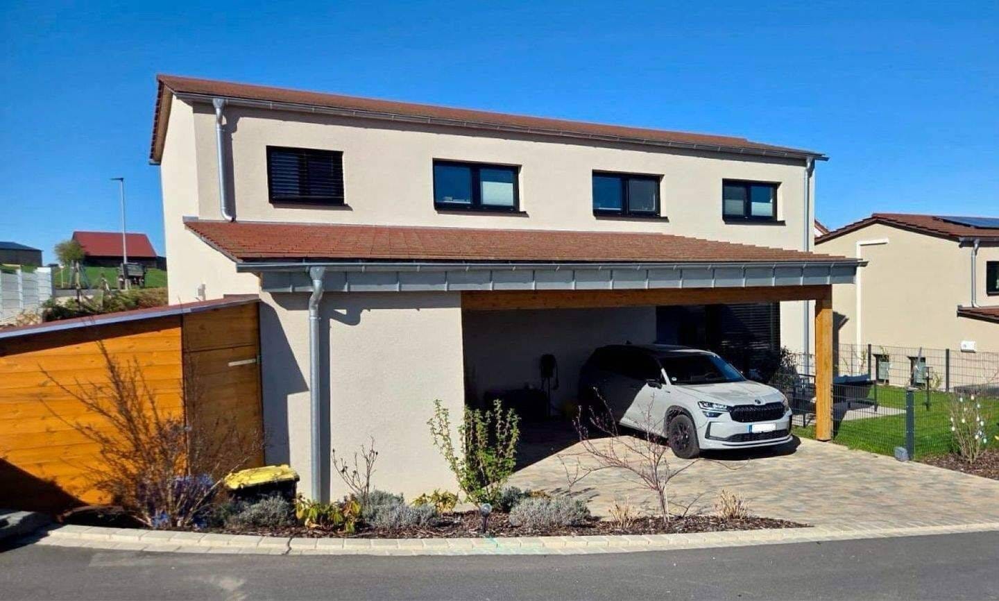 Immobilie in Gaukönigshofen - Neuwertiges Einfamilienhaus aus Baujahr 2022 mit Premium-Ausstattung & Garten-Oase  - Bild 1