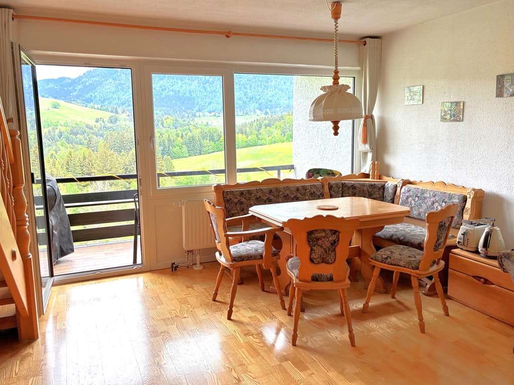 Immobilie in Oberstaufen - Traumhafte Aussichten - Maisonette - Wohnung in ruhiger Lage im beliebten Bergdorf Steibis - Bild 2