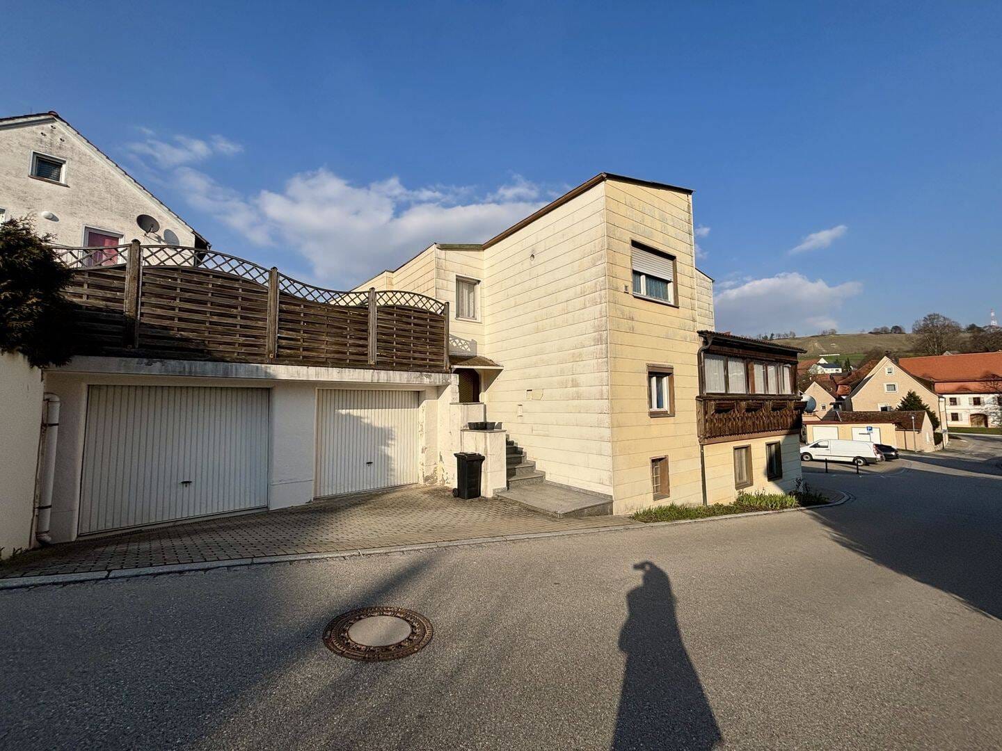 Immobilie in Heidenheim - Mehrfamilienhaus mit 3 Wohneinheiten und 3 Garagen - Bild 1