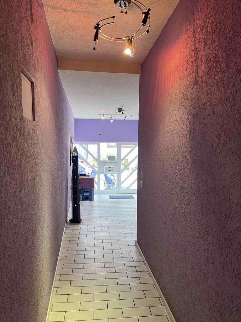 Immobilie in Aichwald - Individuelles Wohngebäude, zuletzt als Zweifamilienhaus genutzt. Ruhige Lage. Großer Garten mit Teic - Bild 3