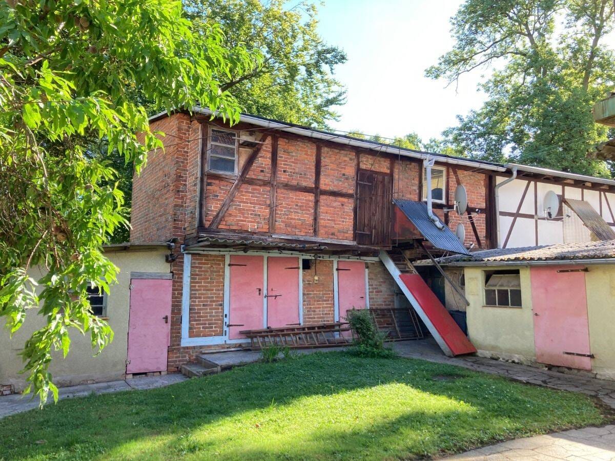 Immobilie in Malchin - Zentral: Stadthaus mit verschiedenen Nutzungsmöglichkeiten - Zufahrt - Nebengebäude.... - Bild 3