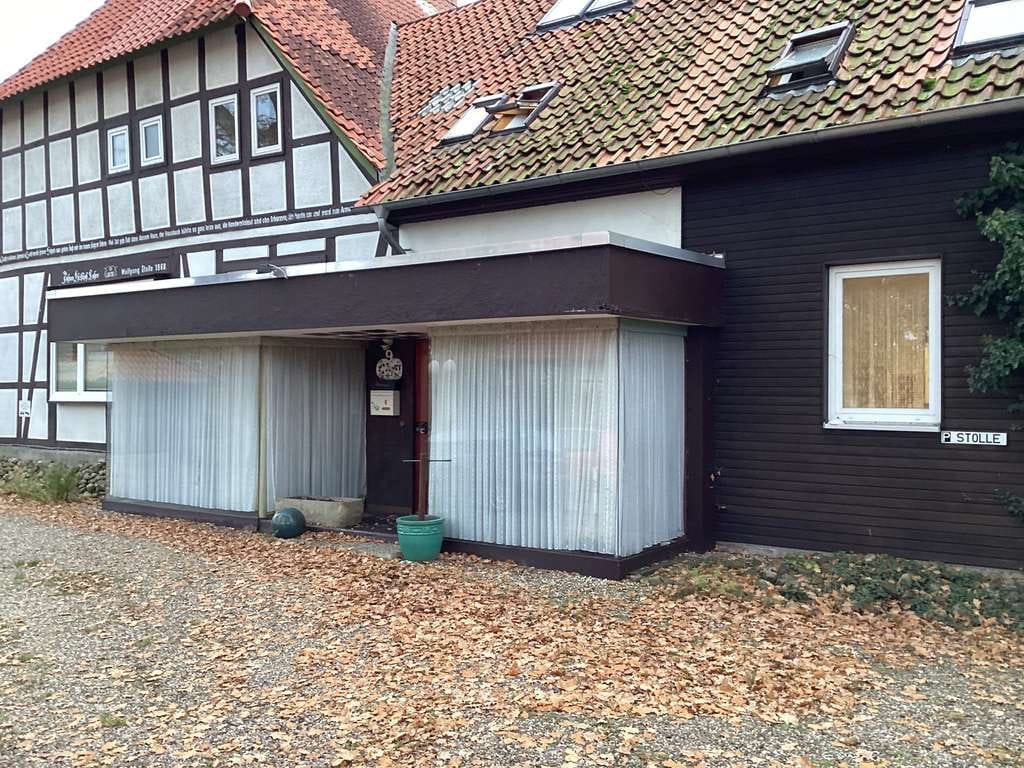 Immobilie in Burgwedel - Eigentumswohnung plus Garagen plus Grundstück - Bild 1