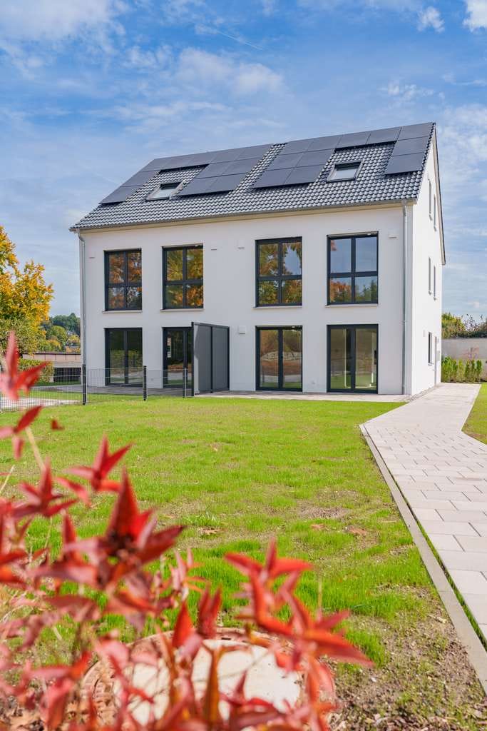 Immobilie in Aystetten - Exklusive Doppelhaushälfte zum Erstbezug // Neubau in Aystetten - Bild 1
