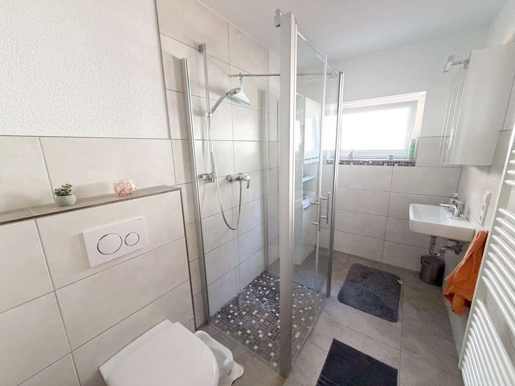 Immobilie in Künzelsau - Mehrfamilienhaus mit Nebengebäuden und großem Grundstück – ideal für Pferdehalter - Bild 2