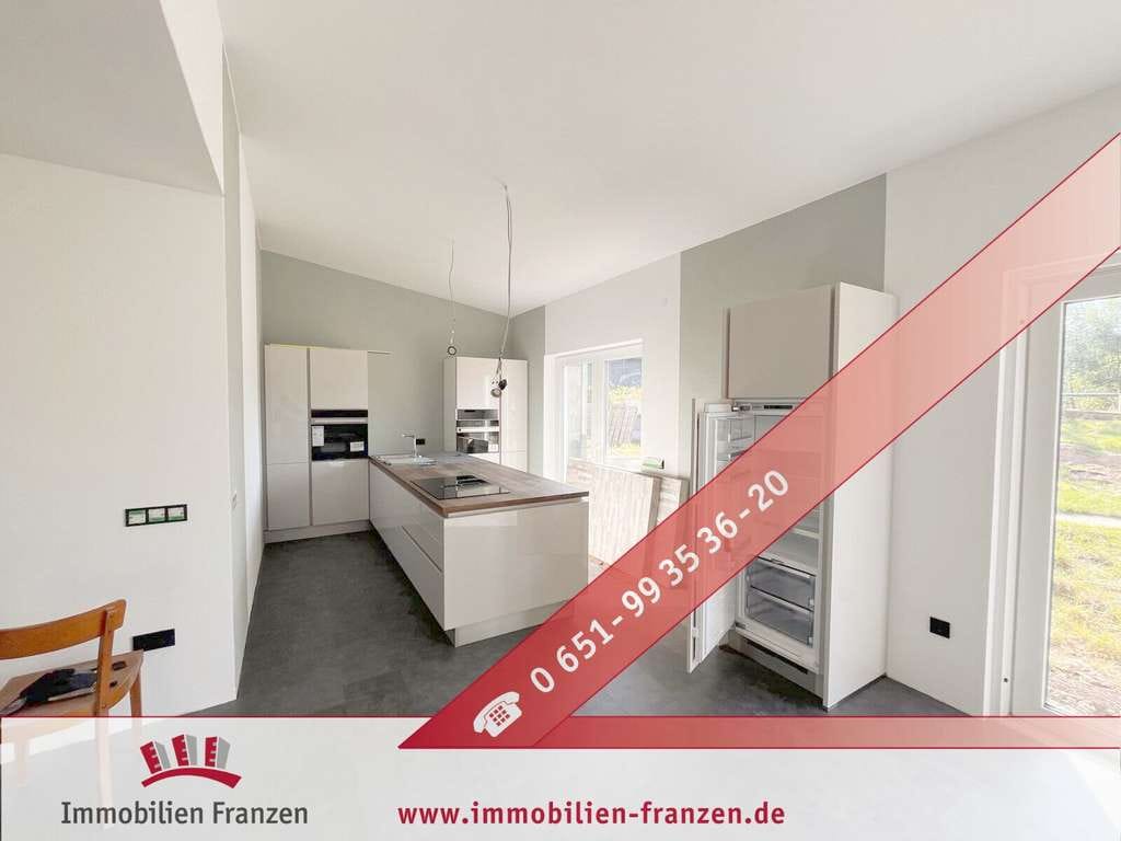 Immobilie in Orenhofen - Handwerkertraum: Reihenendhaus mit Potenzial, großer Garage und großem Garten! - Bild 0