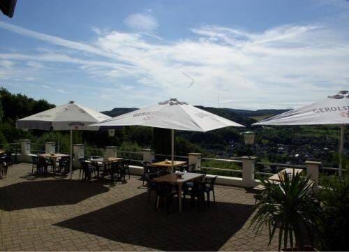 Immobilie in Pelm - In einer einmaligen TOPLAGE mit einem wunderschönen Weitblick verkaufen wir ein Restaurant / Ausflugslokal mit einer großen Wohnung, gelegen neben dem - Bild 3