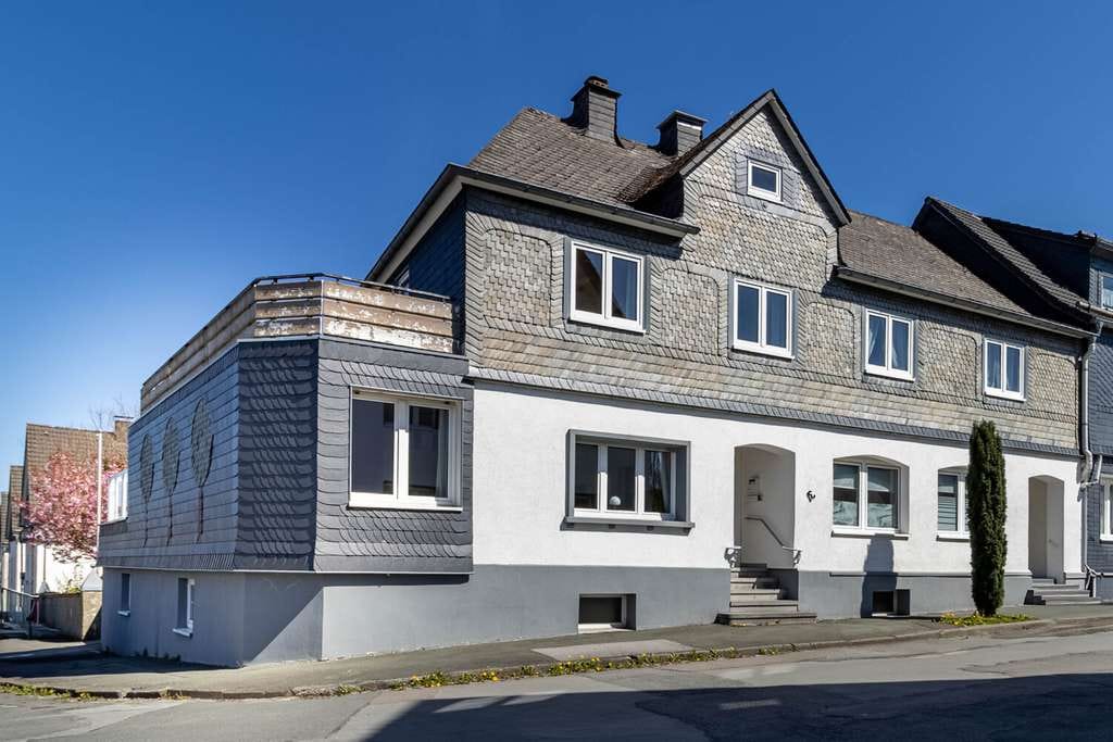Immobilie in Brilon - Ein Haus voller Möglichkeiten – Raum für Ideen, Familie und Zukunft - Bild 1