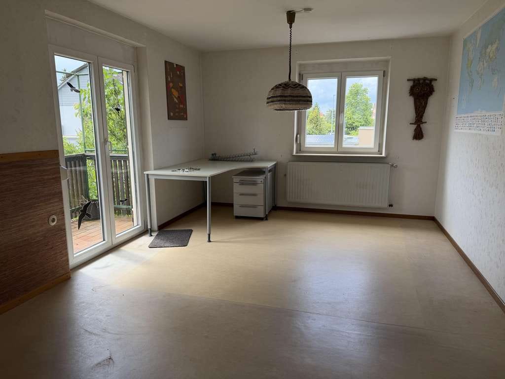 Immobilie in Bönnigheim - Charmante Doppelhaushälfte mit flexiblem Raumkonzept, Garten und Garage - Bild 4
