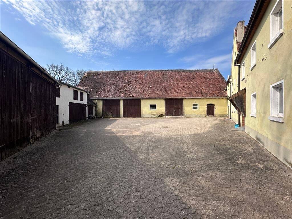 Immobilie in Weidenbach - Dreiseithof mit ehemaligem Mühlenbetrieb im Grünen bei Weidenbach - Bild 2
