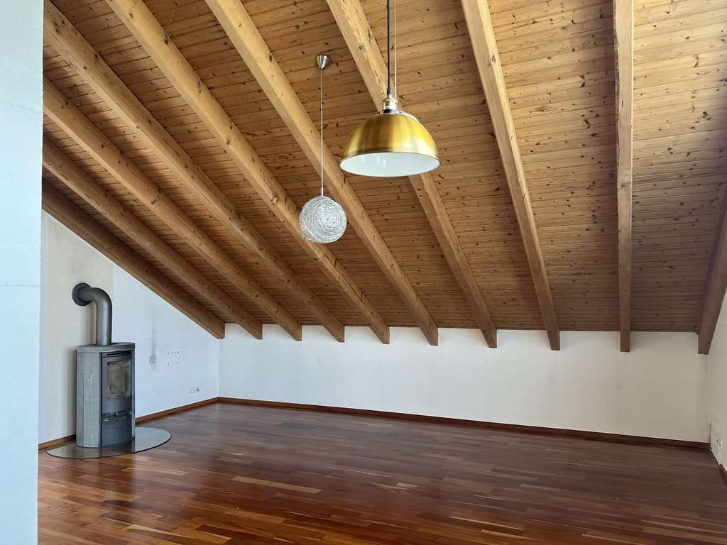 Immobilie in Baindt - Charmante Dachgeschosswohnung mit Fernsicht, Balkon & viel Licht - Bild 2