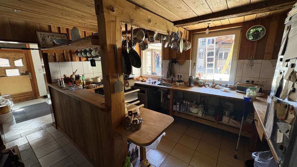 Immobilie in Königsee - Ehemaliger Bauernhof mit großem Grundstück, Scheune, PV-Anlage und Waldflächen  - Bild 2