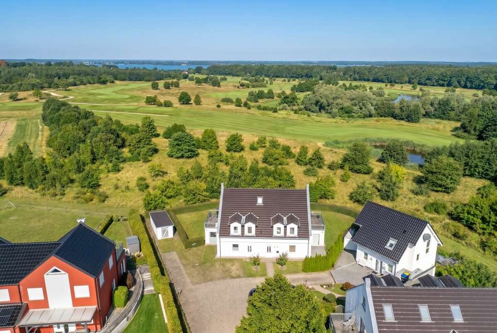 Immobilie in Göhren-Lebbin - Fleesensee: Moderne Ferienwohnung am idyllischen Golfplatz - Bild 2
