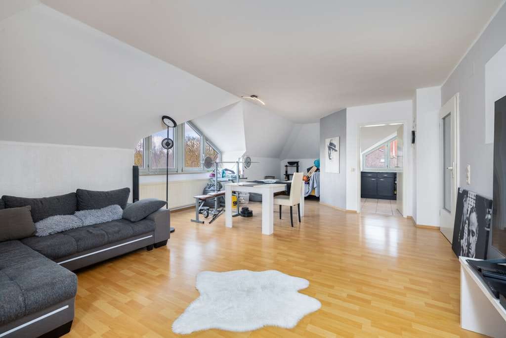 Immobilie in Donauwörth - Ganz oben wohnen – lichtdurchflutete, renditenstarke 3-Zi.-DG-Whg. & Tiefgarage | Toplage Donauwörth - Bild 1