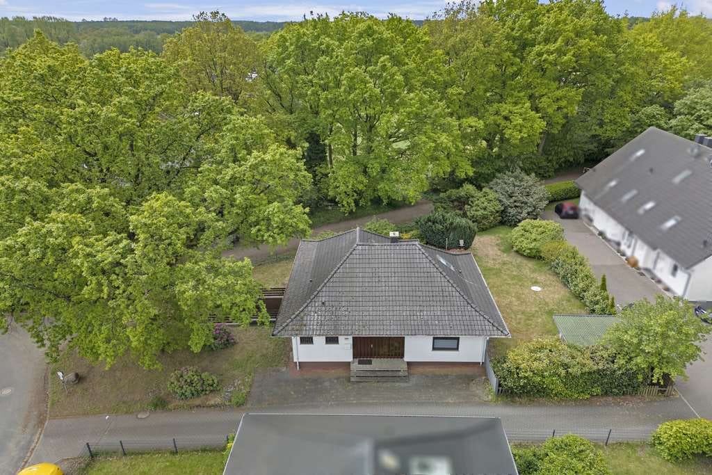 Immobilie in Oststeinbek - Wohnen im Grünen: Familienidylle am Feldrand in ruhiger 30er-Zone nahe Hamburg - Bild 1