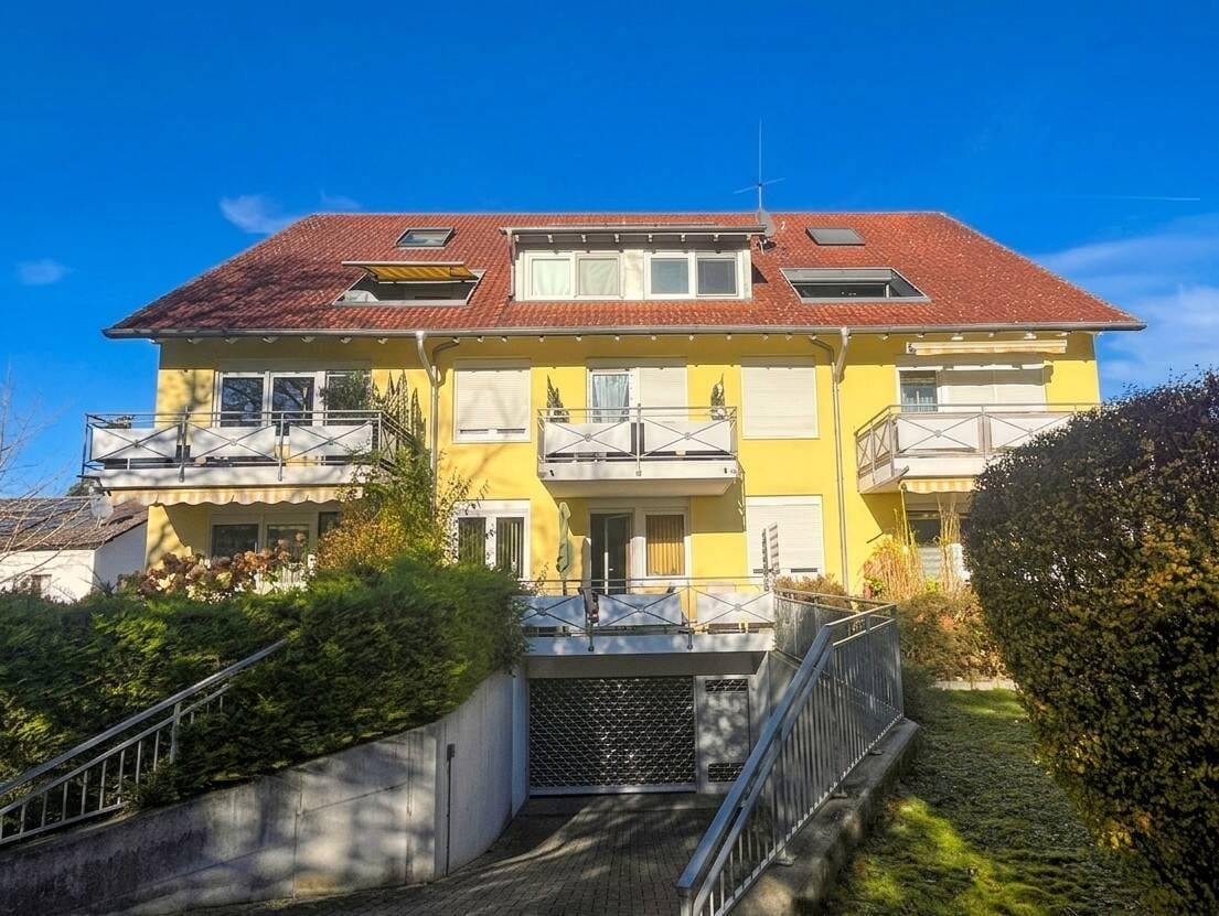Immobilie in Schliengen - Blick ins Grüne – charmante 2-Zimmer-Wohnung mit Süd-Balkon und Stellplätzen - Bild 2