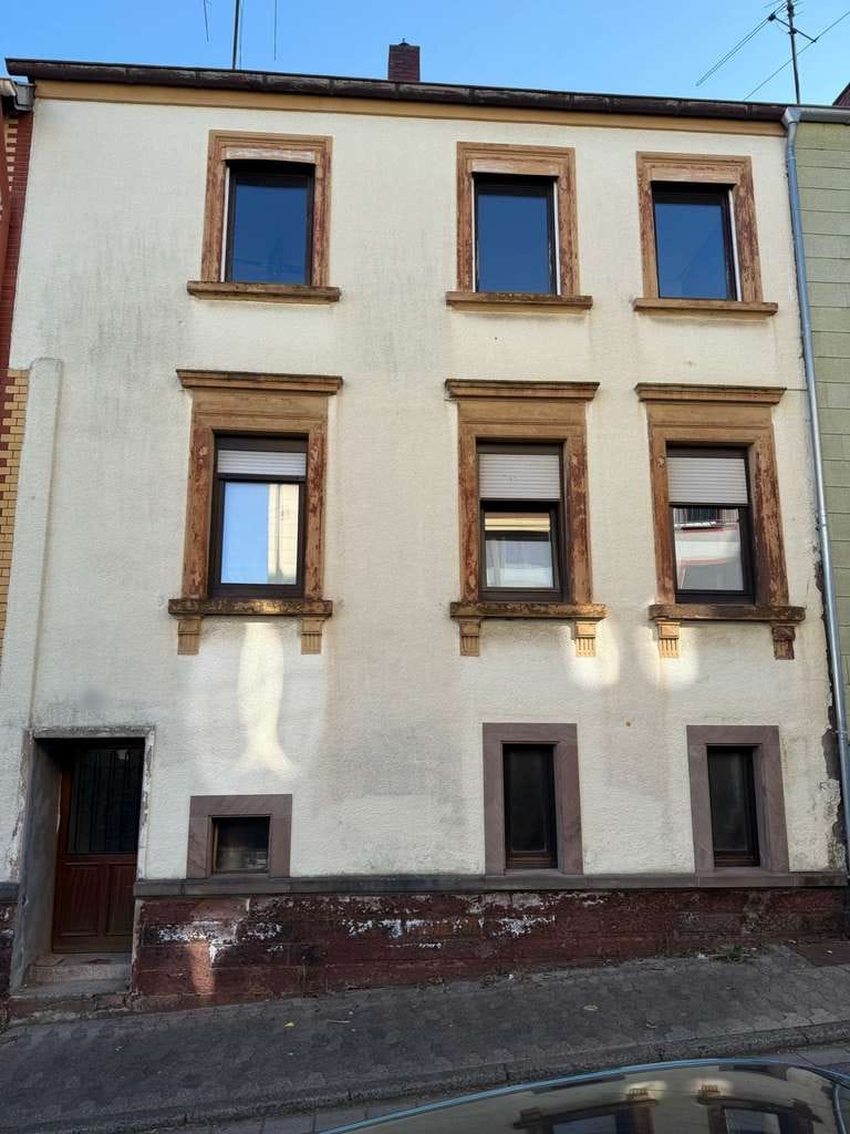 Immobilie in Sankt Ingbert - Zweifamilienhaus mit vielen Möglichkeiten in guter Lage von St. Ingbert - Bild 0