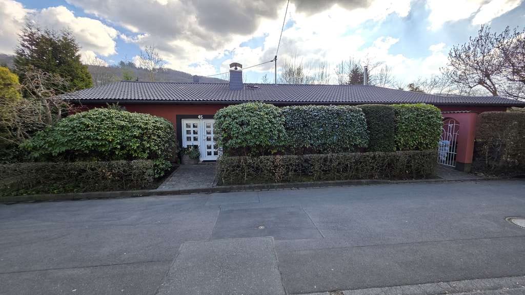 Immobilie in Betzdorf - Viel Platz für Ihre Ideen: Großzügiges Haus in Kirchen - Bild 1